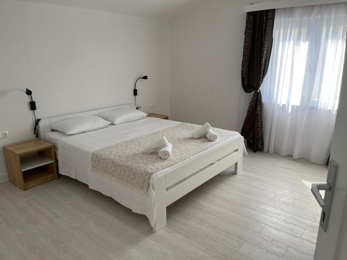 Sea View, Peaceful. Appartement Makarska Buitenkant foto
