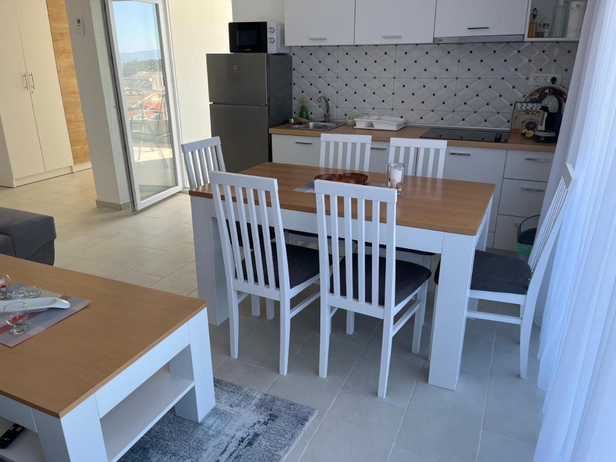 Sea View, Peaceful. Appartement Makarska Buitenkant foto