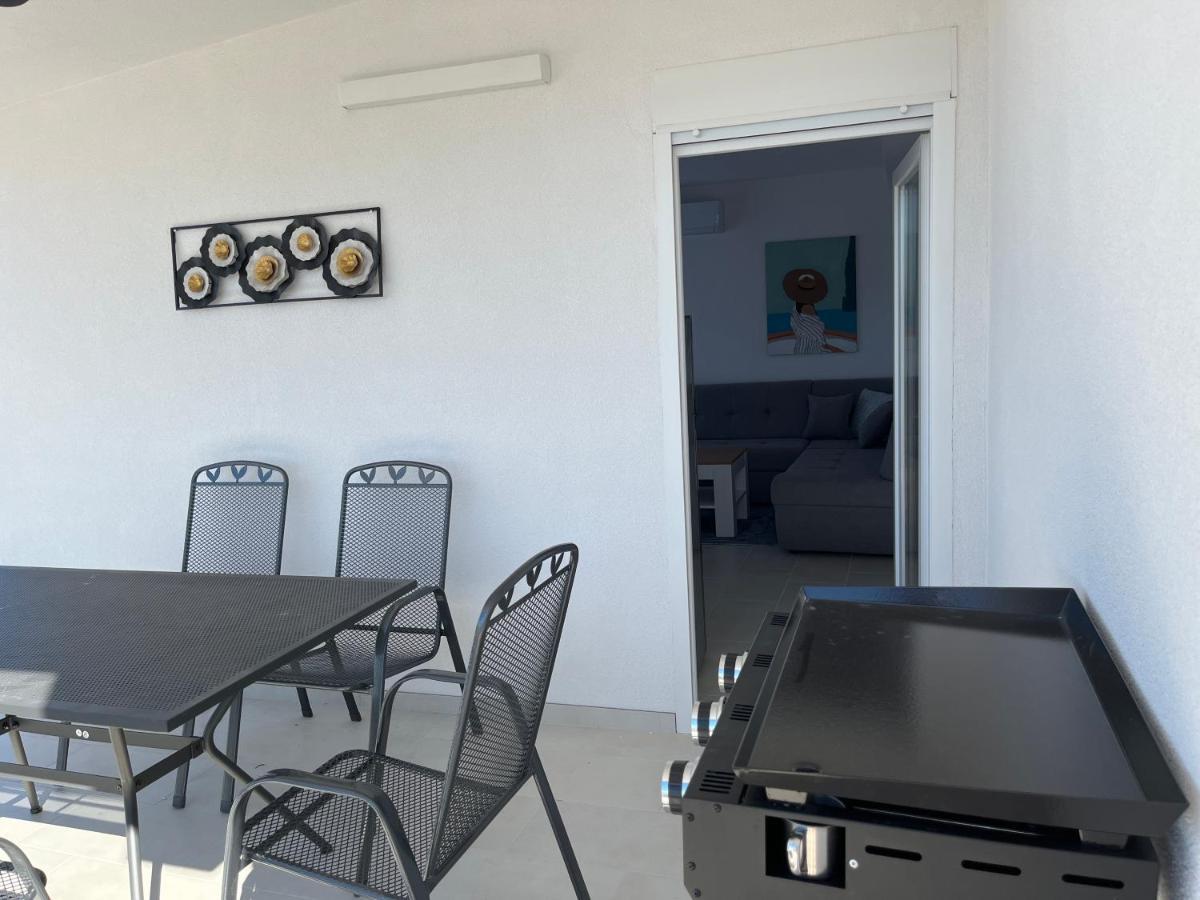 Sea View, Peaceful. Appartement Makarska Buitenkant foto