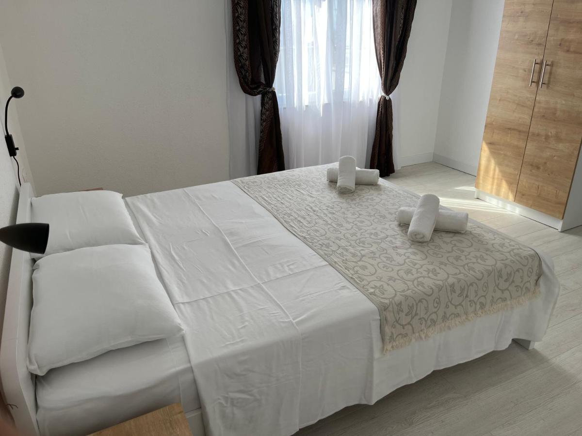 Sea View, Peaceful. Appartement Makarska Buitenkant foto
